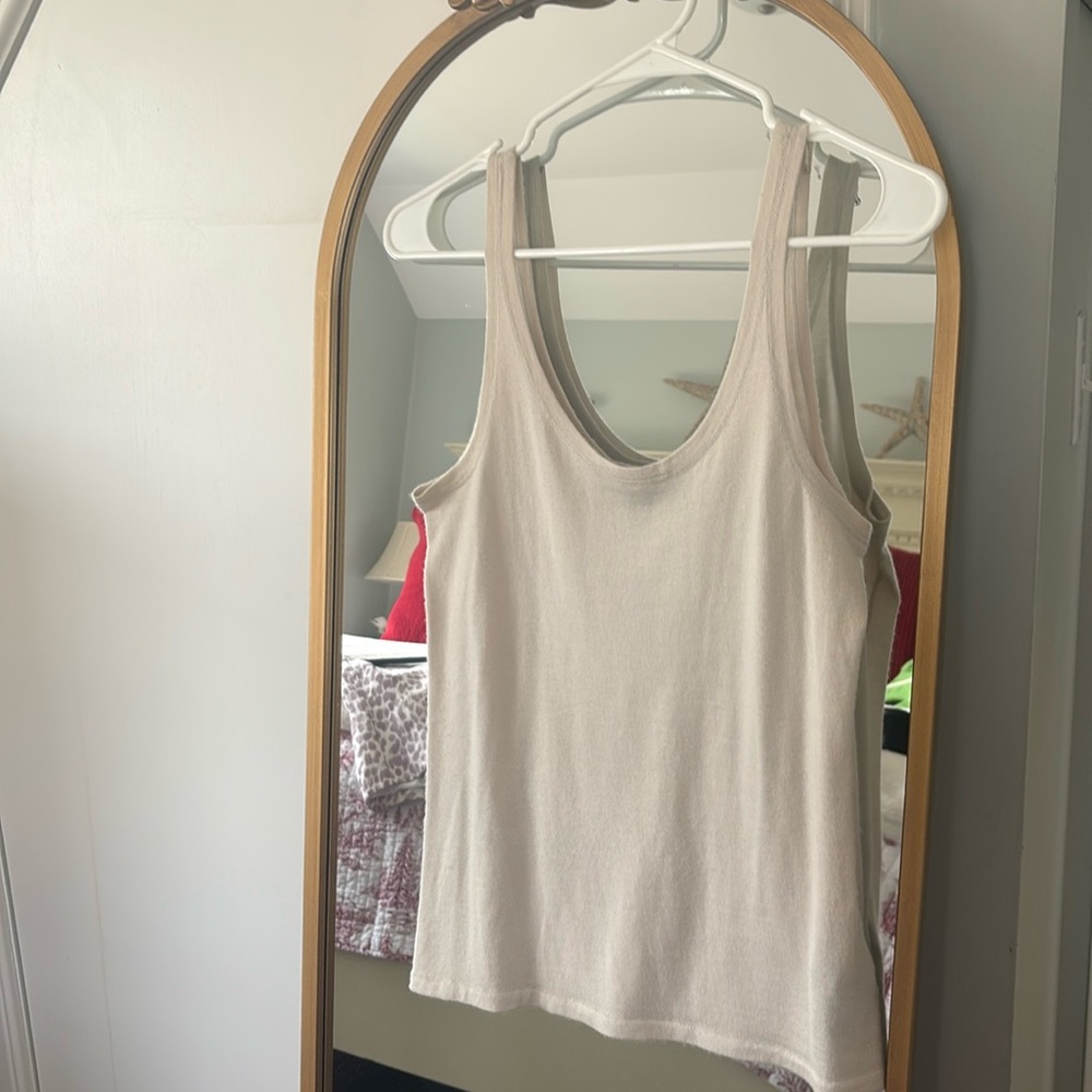 Ralph Lauren cashmere and Silk tan tank top. Size S, very good condition.